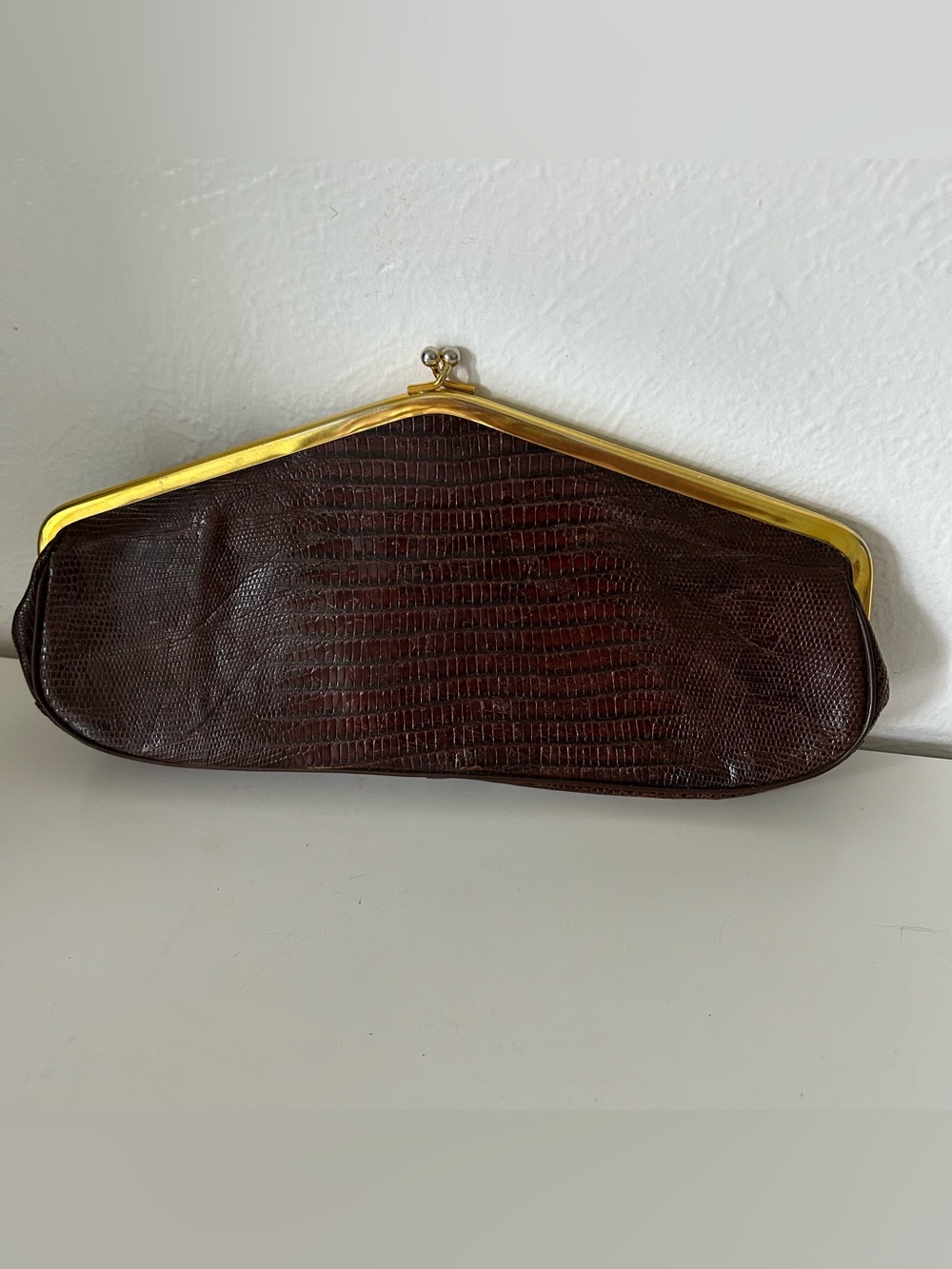 Absolutely gorgeous brown 1950's lizard skin clutch bag, Deco shape Kiss Closure